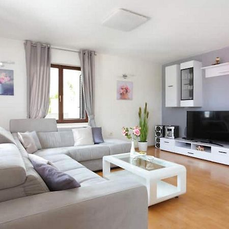 Holiday Home Mons Aureus Gornje Sitno 外观 照片